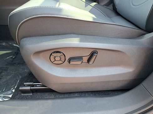 New 2025 Volkswagen Tiguan SE AWD/4WD image 36