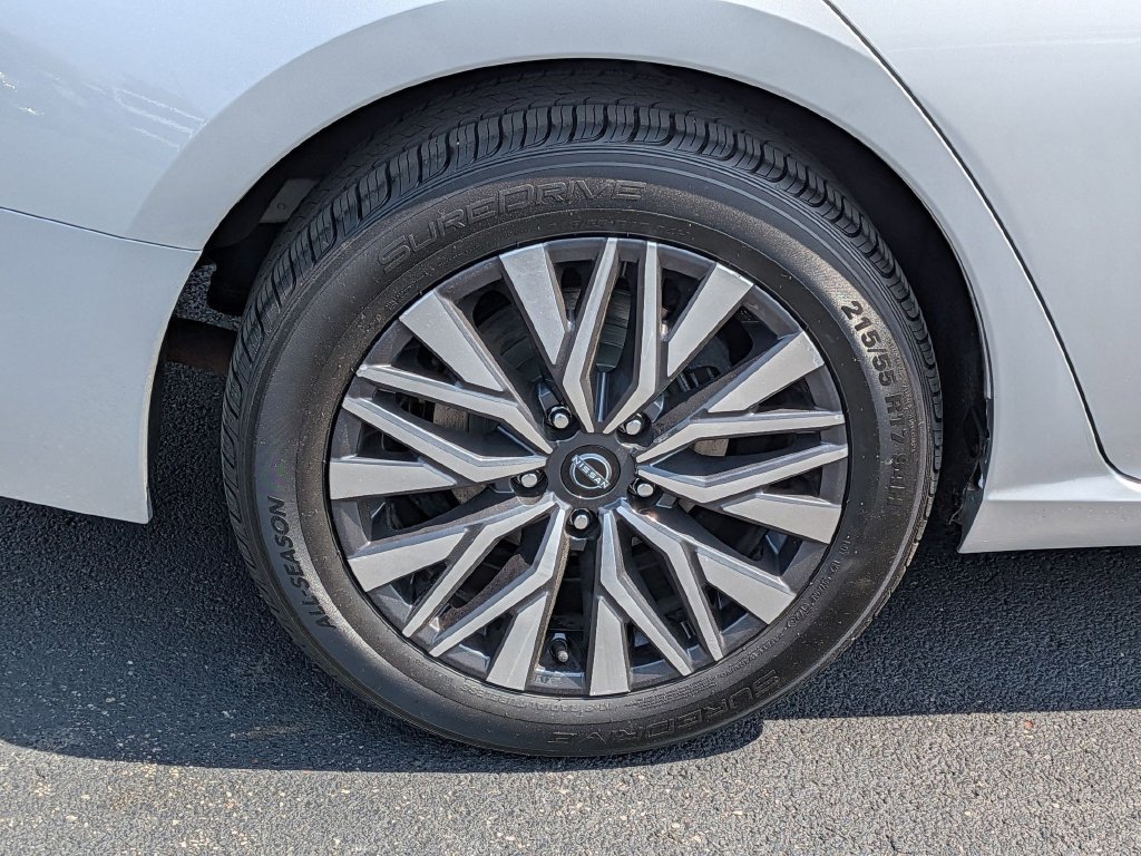 Used 2024 Nissan Altima 2.5 SV FWD image 27