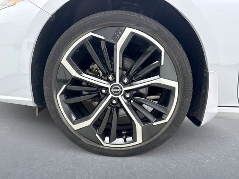 Used 2023 Nissan Altima 2.5 SR AWD/4WD image 12