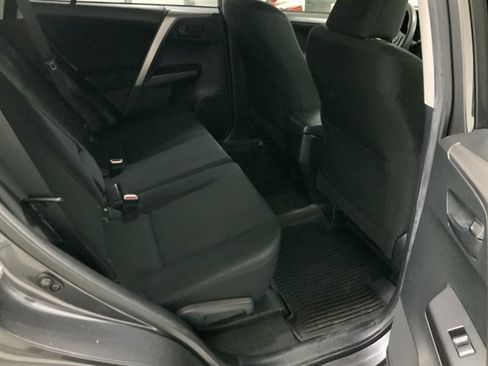Used 2017 Toyota RAV4 LE AWD/4WD image 18