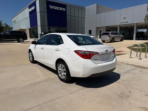 Used 2016 Toyota Corolla LE FWD image 4