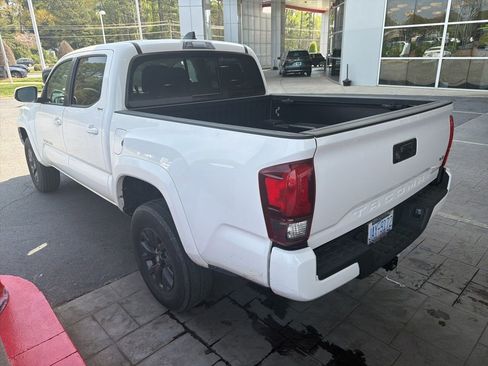 Used 2023 Toyota Tacoma SR5 w/ Technology Package image 10