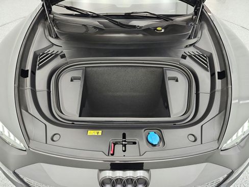 Used 2023 Audi e-tron GT Prestige image 16
