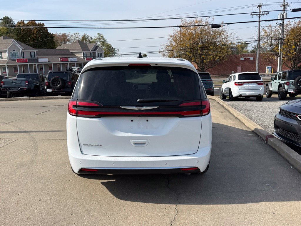 Used 2025 Chrysler Pacifica Select FWD image 7