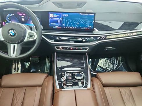 Used 2025 BMW X7 M60i image 96
