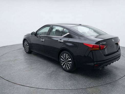 Used 2025 Nissan Altima 2.5 SV FWD image 6