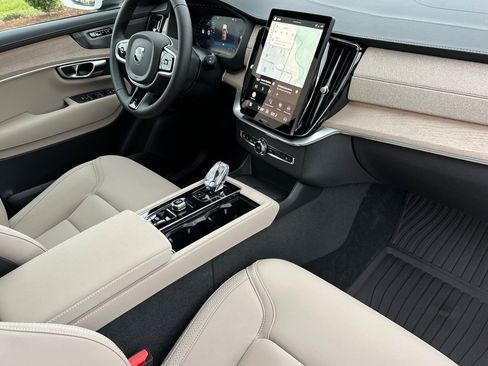 New 2026 Volvo XC90 B6 Plus w/ Protection Package Premier image 16