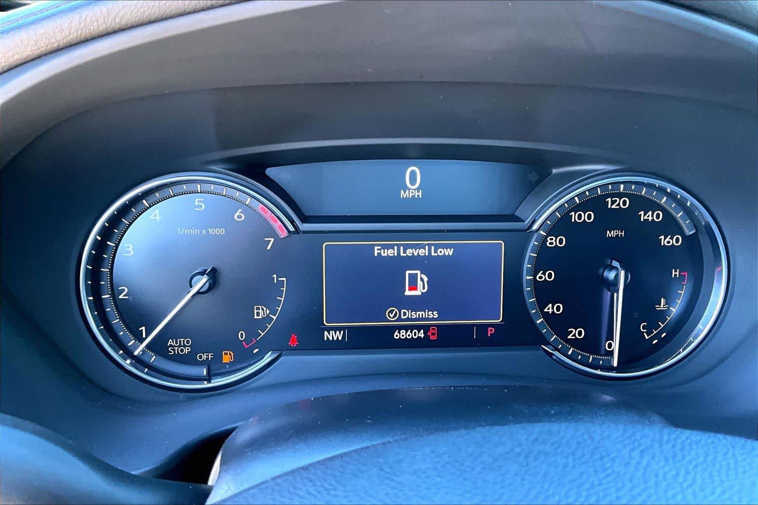 Used 2022 Cadillac XT4 Premium Luxury w/ LPO, ONYX Package FWD image 25
