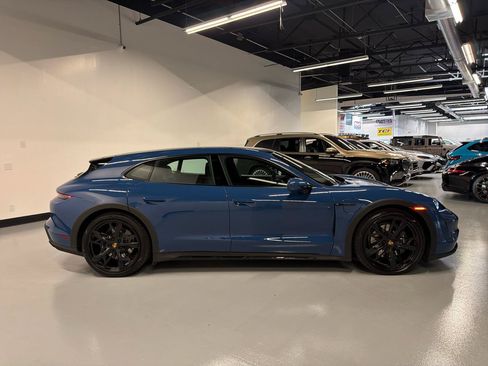 Used 2022 Porsche Taycan 4 Cross Turismo AWD/4WD image 10