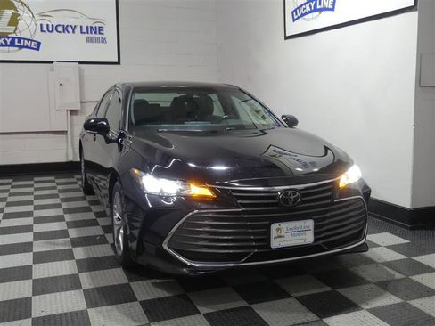 Used 2021 Toyota Avalon XLE FWD image 5
