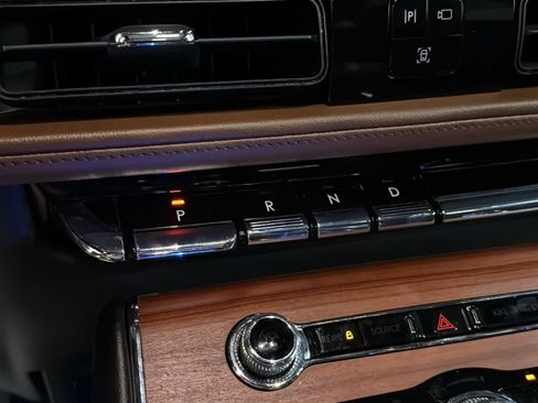 Used 2023 Lincoln Aviator Reserve w/ Equipment Group 201A AWD/4WD image 17
