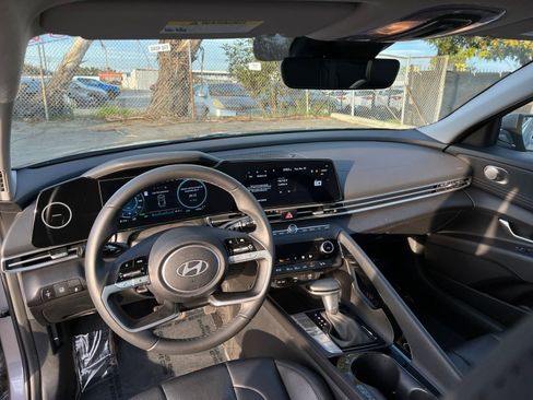 Used 2025 Hyundai Elantra Limited image 33