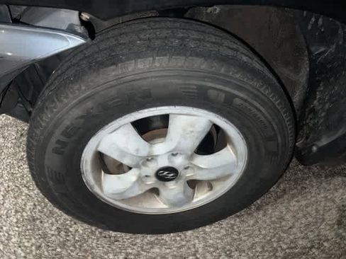 Used 2005 Hyundai Santa Fe GLS image 2