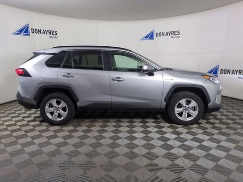 Used 2019 Toyota RAV4 XLE w/ Convenience Package AWD/4WD image 9