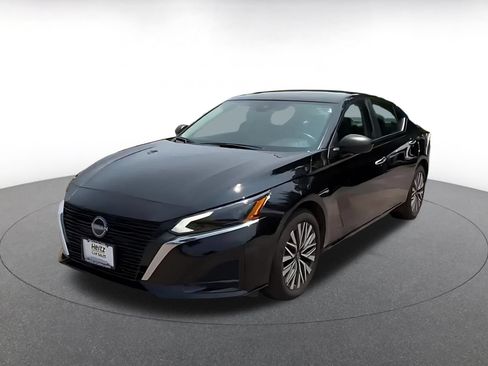 Used 2025 Nissan Altima 2.5 SV FWD image 5