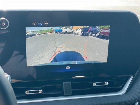 Used 2026 Chevrolet Equinox LT FWD image 16
