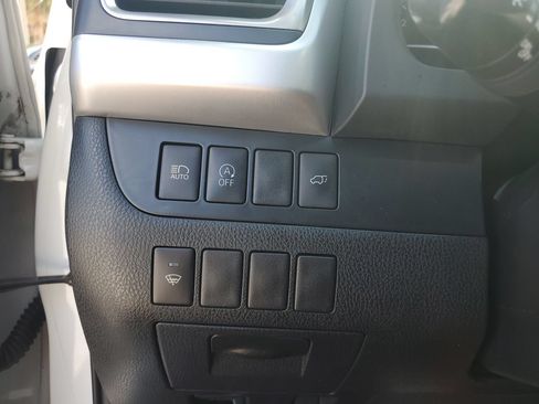 Used 2019 Toyota Highlander SE FWD image 27