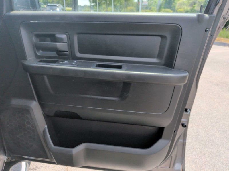 Used 2014 RAM 1500 Express RWD image 16