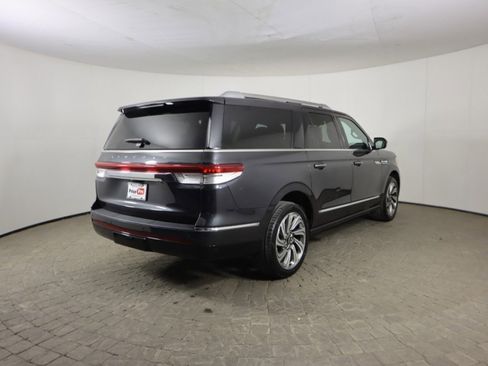 Used 2023 Lincoln Navigator L Reserve AWD/4WD image 5