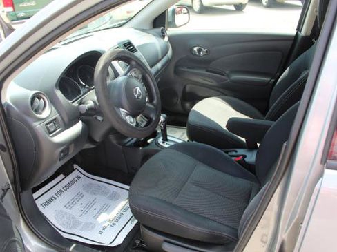 Used 2014 Nissan Versa SV image 10
