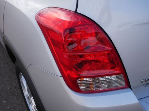 Used 2017 Chevrolet Trax LS image 17