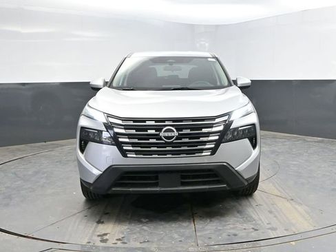 Used 2025 Nissan Rogue SV AWD/4WD image 2