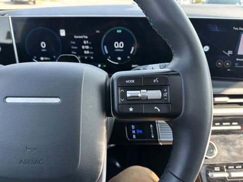 Used 2025 Hyundai Santa Fe Limited image 21