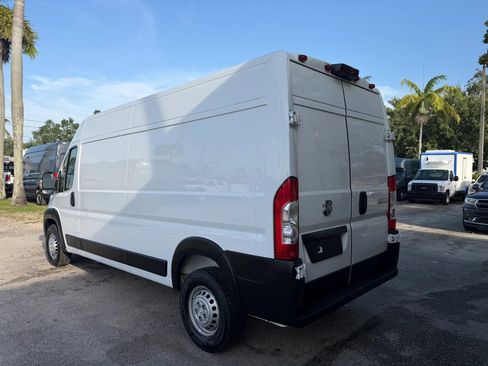 Used 2024 RAM ProMaster 2500 w/ Convenience Group FWD image 3