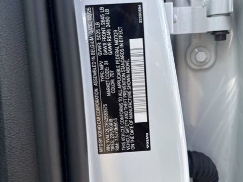 Certified 2025 Volvo XC40 B5 Plus AWD/4WD image 26