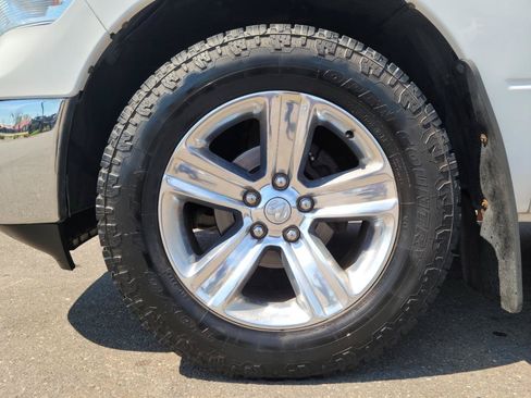 Used 2019 RAM 1500 Classic SLT w/ SLT Plus D←cor Group AWD/4WD image 19