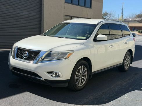Used 2015 Nissan Pathfinder SV FWD image 1