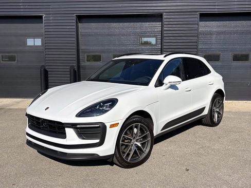 Certified 2025 Porsche Macan image 6