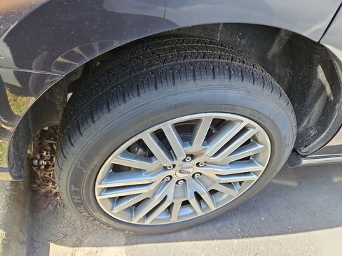 Used 2024 Ford Expedition Limited image 7