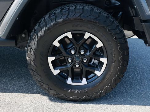Used 2024 Jeep Wrangler Unlimited Rubicon 4xe w/ Technology Group AWD/4WD image 10