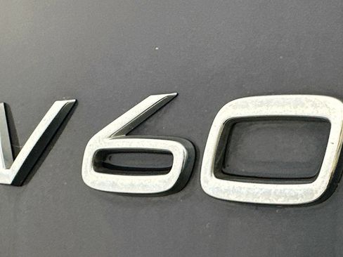 Used 2016 Volvo V60 T5 Platinum w/ Climate Package image 10