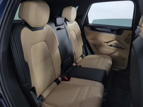 Used 2025 Porsche Cayenne AWD/4WD image 15