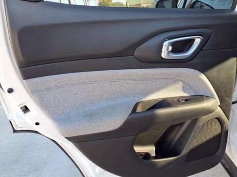 Used 2023 Jeep Compass Latitude image 26