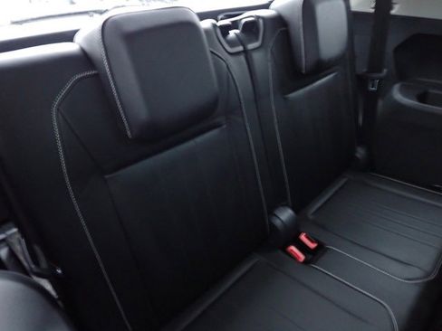 Used 2022 Volkswagen Tiguan SE image 15