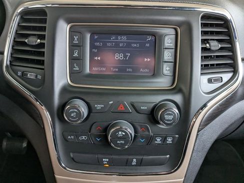 Used 2014 Jeep Grand Cherokee Laredo w/ Quick Order Package 23E AWD/4WD image 3