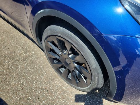 Used 2021 Tesla Model Y 2WD image 4
