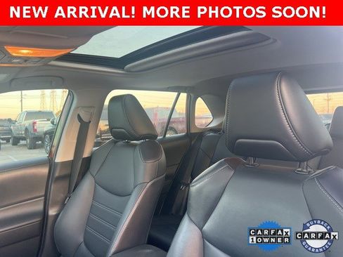 Used 2021 Toyota RAV4 XLE Premium image 6