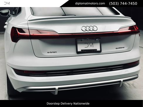 Used 2021 Audi e-tron Premium AWD/4WD image 16