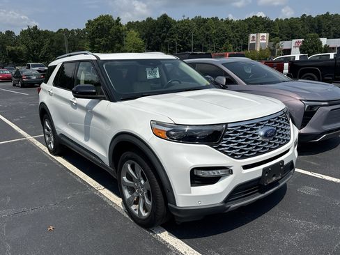 Used 2020 Ford Explorer Platinum w/ Premium Technology Package AWD/4WD image 13