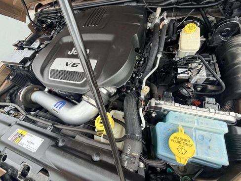 Used 2015 Jeep Wrangler Unlimited Sport image 14