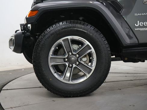 Used 2018 Jeep Wrangler Unlimited Sahara AWD/4WD image 29
