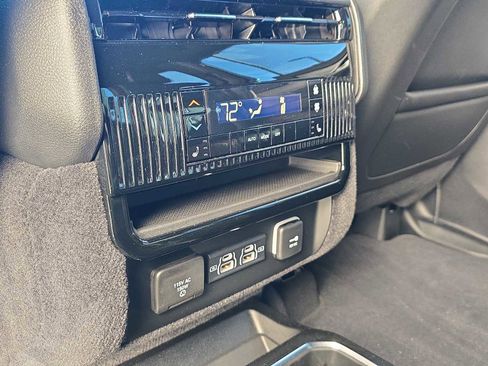 Used 2024 Jeep Wagoneer Series II w/ Convenience Group I image 12