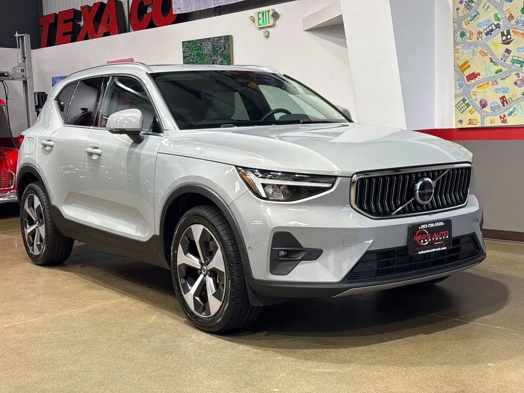 Used 2024 Volvo XC40 B5 Plus AWD/4WD image 56