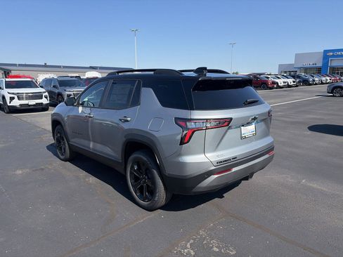 New 2026 Chevrolet Equinox LT w/ Convenience Package II AWD/4WD image 7