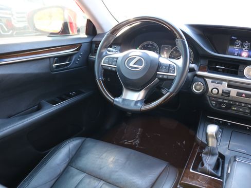 Used 2016 Lexus ES 350 w/ Luxury Package w/Wood Trim image 36