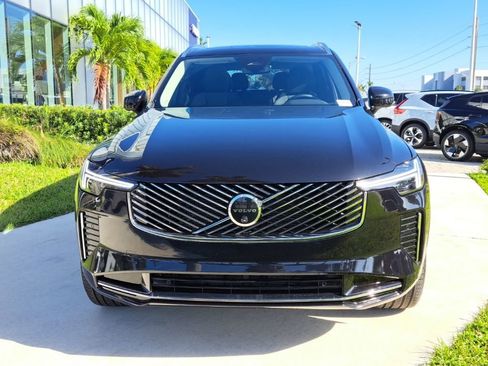 Used 2025 Volvo XC90 B6 Plus image 2